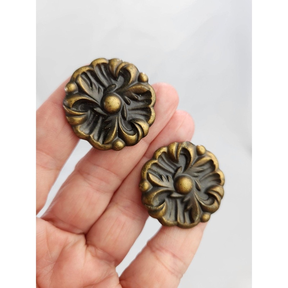 2 vintage Amerock RDCA 1960 Antique Brass ? Floral Knobs Pulls French Provincial